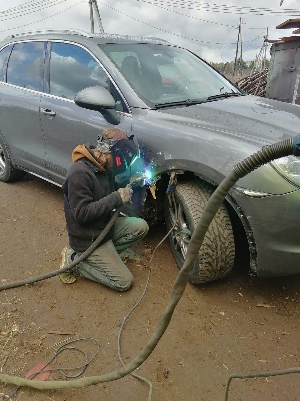 Сварка алюминиевого крыла аргоном полуавтоматом -на Порше -  Производственная Сварочная - Артель 